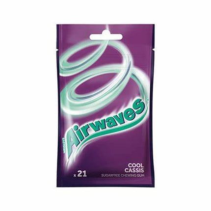 Airwaves Cool Cassis Bag 35g ist ein zuckerfreier Kaugummi mit Süßstoffen und einem erfrischenden Geschmack nach Menthol und schwarzer Johannisbeere. Perfekt für alle, die einen langanhaltenden, frischen Atem genießen möchten! Das Produkt wird von der GEtca GmbH angeboten.
