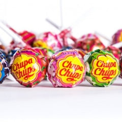 Die Packung Chupa Chups The Best of Wheel enthält eine Auswahl der beliebtesten Chupa Chups Lutschbonbons in verschiedenen fruchtigen und cremigen Geschmacksrichtungen – perfekt für einen abwechslungsreichen Genussmoment. Das Produkt wird von der GEtca GmbH angeboten.