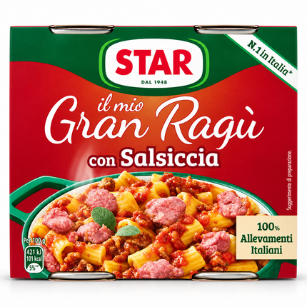 STAR Gran Ragù con Salsiccia – italienische Pastasauce mit Salsiccia, serviert mit Pasta, Tomaten und Basilikum.