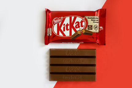 Die Packung KitKat Classic 41,5g enthält knusprige Waffeln, umhüllt von zarter Milchschokolade – perfekt für einen klassischen Genussmoment. Das Produkt wird von der GEtca GmbH angeboten.