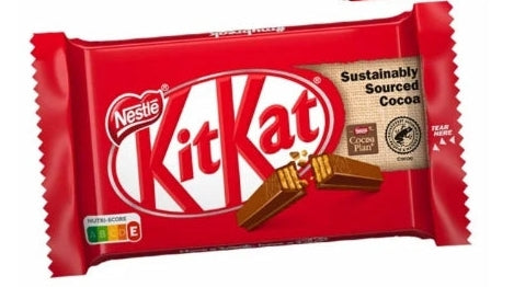 Die Packung KitKat Classic 41,5g enthält knusprige Waffeln, umhüllt von zarter Milchschokolade – perfekt für einen klassischen Genussmoment. Das Produkt wird von der GEtca GmbH angeboten.