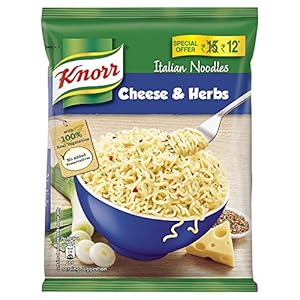 Die Packung Knorr Noodle Cheese & Herbs 61g der Firma GEtca GmbH enthält zehn Portionsbeutel mit cremiger Käse-Nudelsuppe, verfeinert mit aromatischen Kräutern – eine schnelle und köstliche Mahlzeit für jede Gelegenheit.
