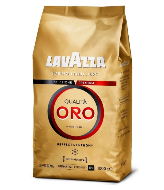 Lavazza Qualità Oro Beans 1kg bestehen aus 100 % Arabica-Bohnen mit einer mittleren Röstung und einem samtigen Aroma. Sie bieten fruchtige und blumige Noten, perfekt für hochwertigen Espresso oder Kaffee. Das Produkt wird von der GEtca GmbH angeboten.