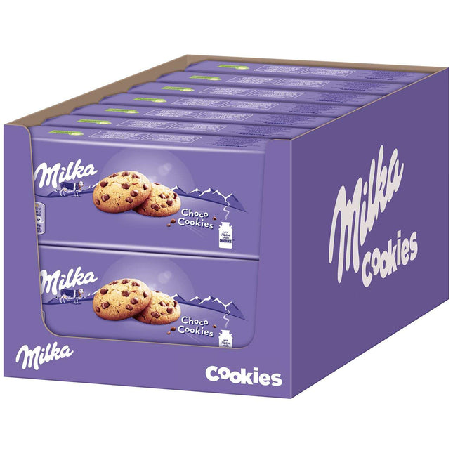 Milka Pieguski Choco Cookie – knuspriger Keks mit köstlichen Schokoladenstückchen und zarter Milka Alpenmilchschokolade, angeboten von der GEtca GmbH. Perfekt für alle, die den unverwechselbaren Geschmack von Milka und Schokoladenkeksen lieben.