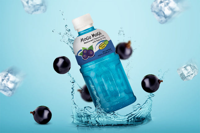 Erfrischungsgetränk Mogu Mogu Schwarze Johannisbeere (320 ml) mit fruchtigem Johannisbeer-Geschmack und Nata-de-Coco-Stückchen – erhältlich bei GEtca GmbH.