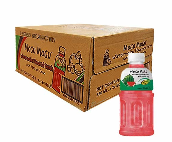 Produktbild von Mogu Mogu Wassermelone mit Nata de Coco, 24 Flaschen à 320 ml. Erfrischungsgetränk mit frischem Wassermelonengeschmack und Kokosgel-Stückchen. Angebot von Getca GmbH.