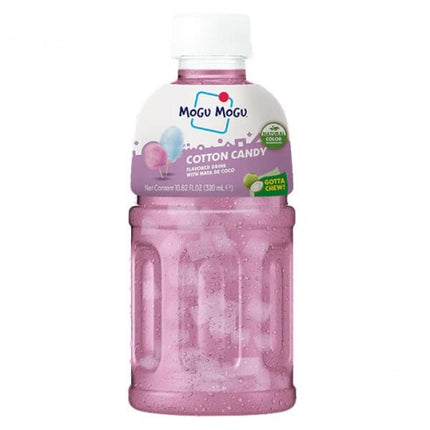 Produktbild von Mogu Mogu Zuckerwatte mit Nata de Coco, 24 Flaschen à 320 ml. Süßes Erfrischungsgetränk mit Zuckerwatte-Geschmack und Kokosgel-Stückchen. Angebot von Getca GmbH.
