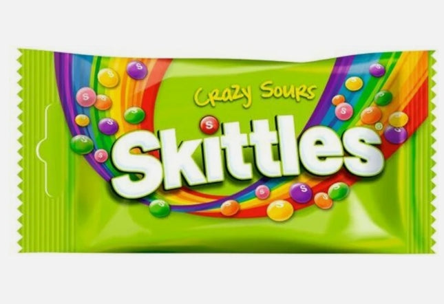 Skittles Crazy Sours 38g sind Kaubonbons mit einer knusprigen Zuckerhülle und einem intensiven, sauren Fruchtgeschmack. Perfekt für alle, die eine aufregende Mischung aus süß und sauer genießen möchten! Das Produkt wird von der GEtca GmbH angeboten.