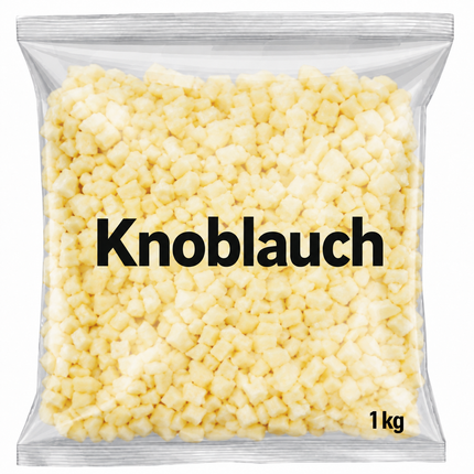 Gewürfelter Knoblauch im transparenten Beutel mit Aufschrift Knoblauch und 1 kg“