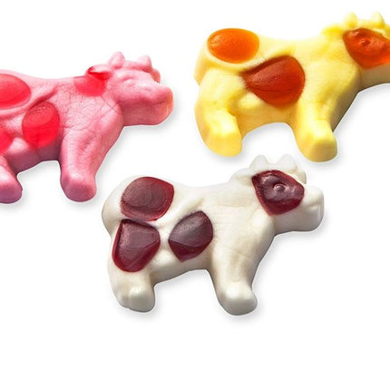 Die Packung Trolli Milch Kuh 1320g enthält weiche, cremige Schaumzucker-Kühe mit einem köstlichen Milchgeschmack – perfekt für einen verspielten und süßen Genussmoment. Das Produkt wird von der GEtca GmbH angeboten.