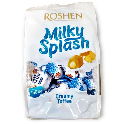 Die Packung Milky Splash 1Kg enthält cremige Schokoladentropfen mit einem feinen Milchgeschmack – perfekt für einen süßen Genussmoment. Das Produkt wird von der GEtca GmbH angeboten.