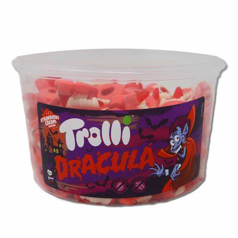 Die Packung Trolli Dracula 1050g enthält weiche, fruchtige Schaumzucker-Gummis in einer schaurig-leckeren Vampirform – perfekt für einen verspielten und süßen Genussmoment. Das Produkt wird von der GEtca GmbH angeboten.